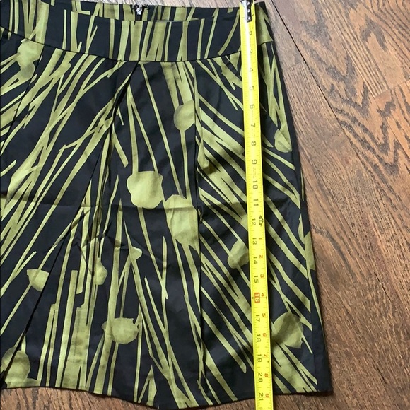 Kenneth Cole - Pocketed Skirt - Size 2 - Picture 8 of 8